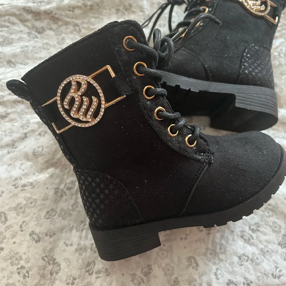Kids Rocawear boots size 5